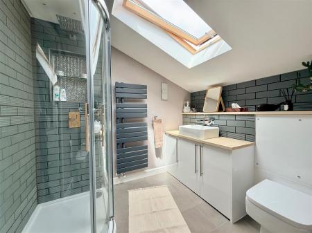 ENSUITE SHOWER ROOM