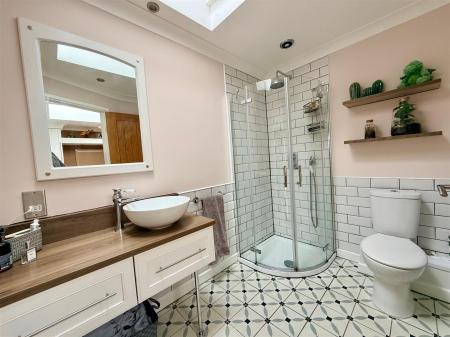 ENSUITE SHOWER ROOM