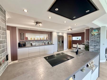 OPEN PLAN LIVING SPACE