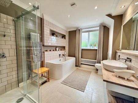 FAMILY BATHROOM