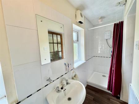 ANNEXE SHOWER ROOM