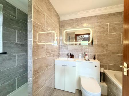 ENSUITE BATHROOM