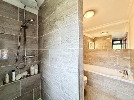 ENSUITE BATHROOM