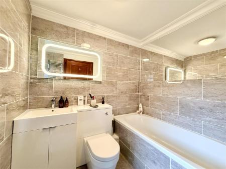 ENSUITE BATHROOM
