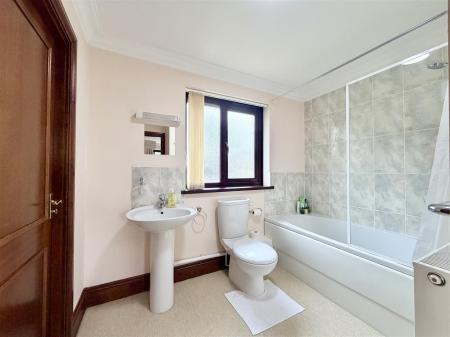 JACK & JILL BATHROOM