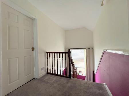 FIRST FLOOR LANDING
