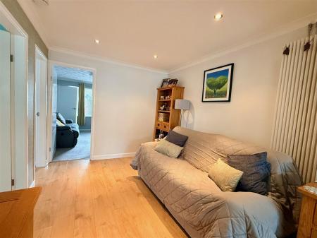 SNUG/DINING ROOM
