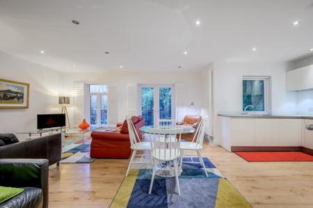 9_Flat 2 Holyrood Manor.jpg