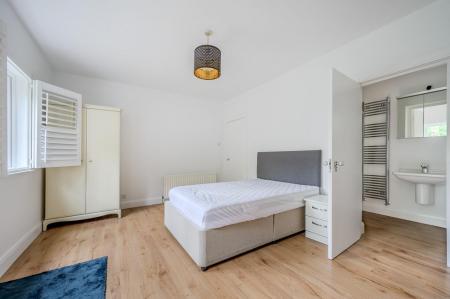 27_Flat 2 Holyrood Manor.jpg