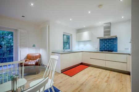 13_Flat 2 Holyrood Manor.jpg