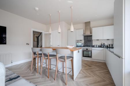 10 Bracken Hill Square_19.jpg