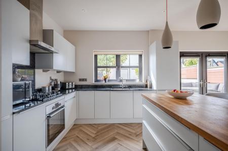 10 Bracken Hill Square_22.jpg