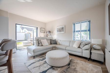 10 Bracken Hill Square_16.jpg