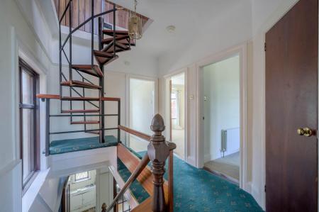 19-10 Thornhill Drive.jpg