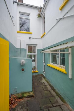 28-125 Upper Newtownards Rd.jpg