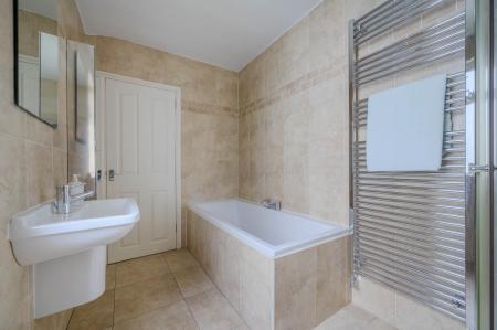 23-125 Upper Newtownards Rd.jpg