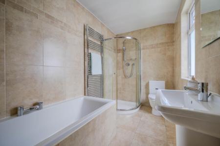 22-125 Upper Newtownards Rd.jpg