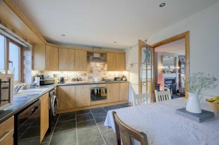 10-47 Stonebridge Ave.jpg