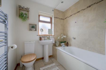 21-47 Stonebridge Ave.jpg