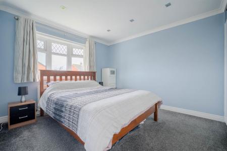 19-18 Cranley Green.jpg