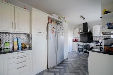 12-20 Birch Cres.jpg