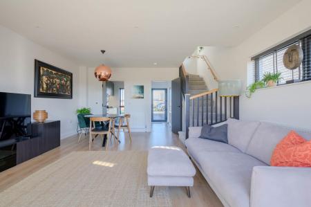 13-28 Fourth Ave.jpg