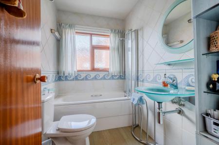 24-1 Rannoch Rd.jpg