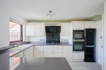 16-44 Drumglass Ave.jpg