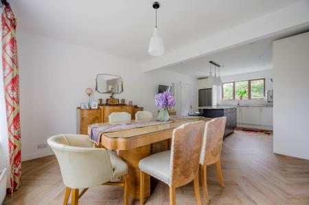18-4 Woodbank Lane.jpg