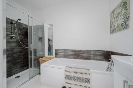 27-6 Hillview Place.jpg