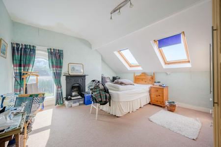 35-32B Demesne Road.jpg