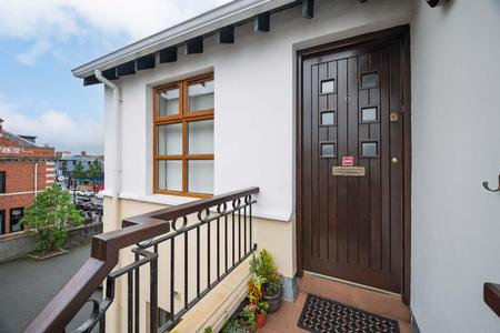7-6 Lesley Mews.jpg