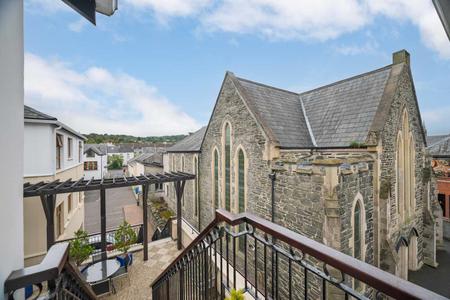 6-6 Lesley Mews.jpg