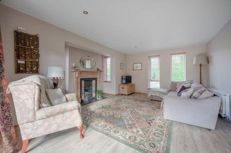 13-9 Regency Park.jpg