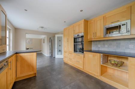 11-1 Lord Wardens Ave.jpg