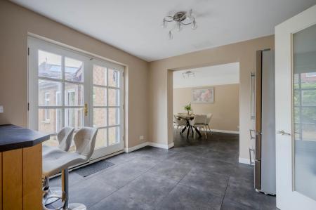 12-1 Lord Wardens Ave.jpg