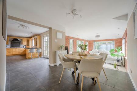 14-1 Lord Wardens Ave.jpg