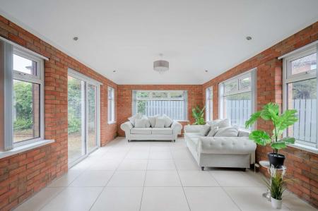 15-1 Lord Wardens Ave.jpg