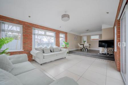 17-1 Lord Wardens Ave.jpg