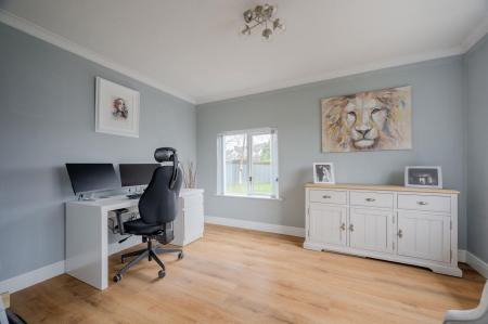 21-1 Lord Wardens Ave.jpg