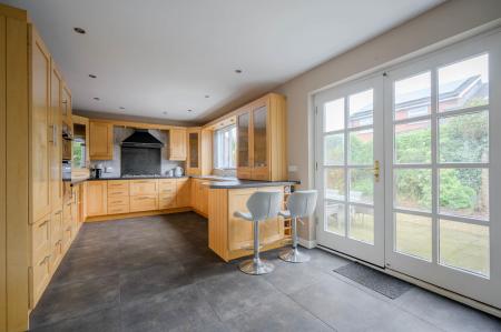 9-1 Lord Wardens Ave.jpg