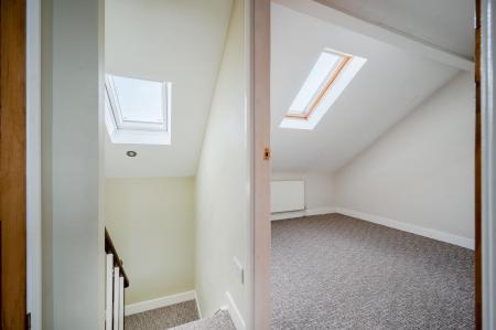 21-10 Stanley Rd.jpg