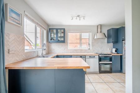 13-35 Innisfayle Drive.jpg