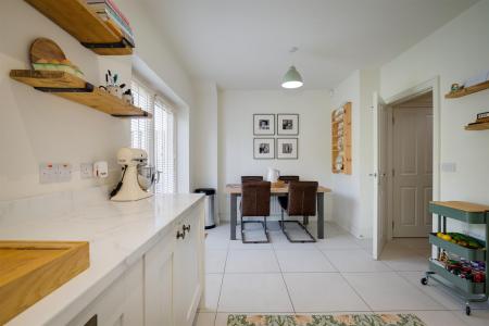 54 Helens Wood Way-14.jpg