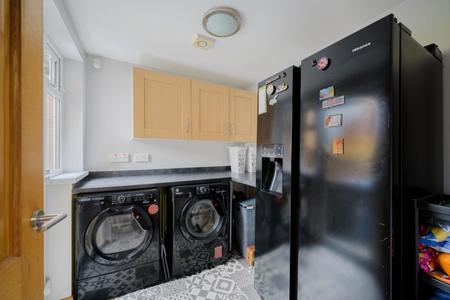 15-12 Marquis Ave.jpg