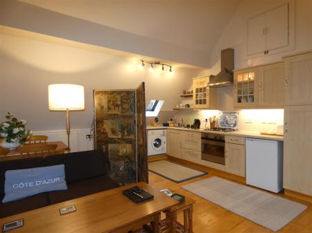 Apartment 22-LivingKit.JPG