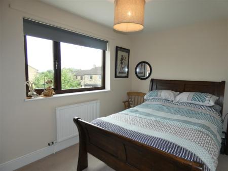 7 St Trinians -Bedroom2.JPG