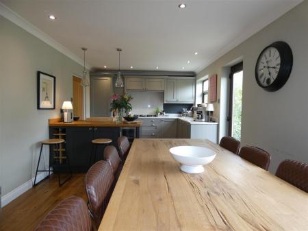 7 St Trinians - Kitchen 2.JPG