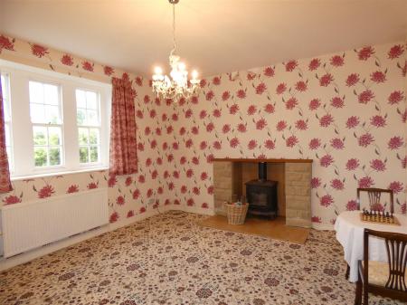 West Applegarth - living.JPG