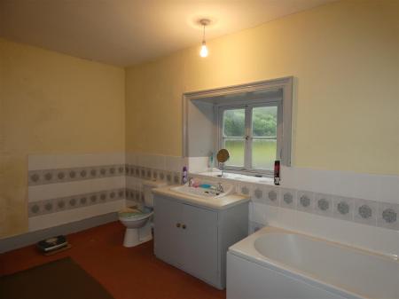 West Applegarth - bathroom.JPG